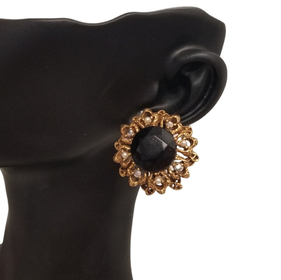 FLORENZA 1960 GOLDTONED, BLACK GLASS & FAUX PEARL STATEMENT CLIP ON EARRINGS - Picture 1 of 6